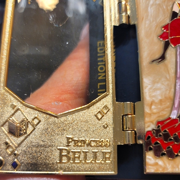 Disney Ultimate Princess Collection Designer Hinged Pin - BELLE Limited Ed - Picture 3 of 5